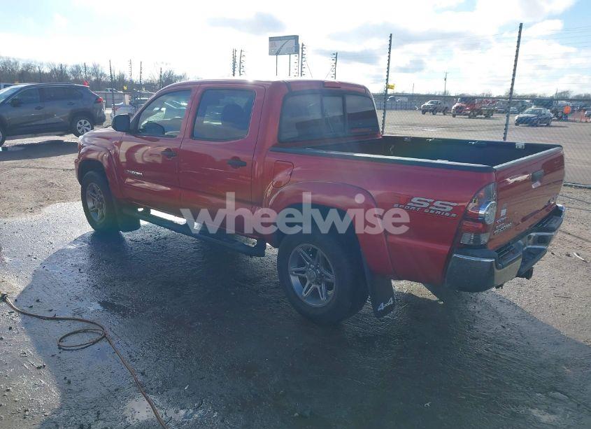 Photo 3 of 2013 Toyota Tacoma DOUBLE CAB (VIN 3TMLU4EN2DM132693)