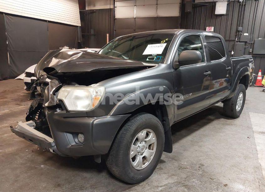 Photo 2 of 2014 Toyota Tacoma BASE V6 (VIN 3TMLU4EN2EM152668)