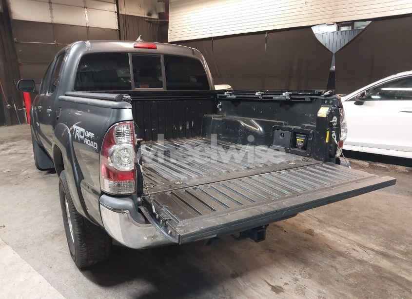 Photo 3 of 2014 Toyota Tacoma BASE V6 (VIN 3TMLU4EN2EM152668)