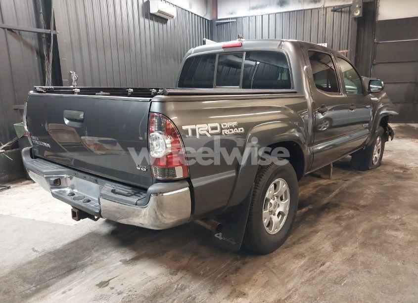 Photo 4 of 2014 Toyota Tacoma BASE V6 (VIN 3TMLU4EN2EM152668)