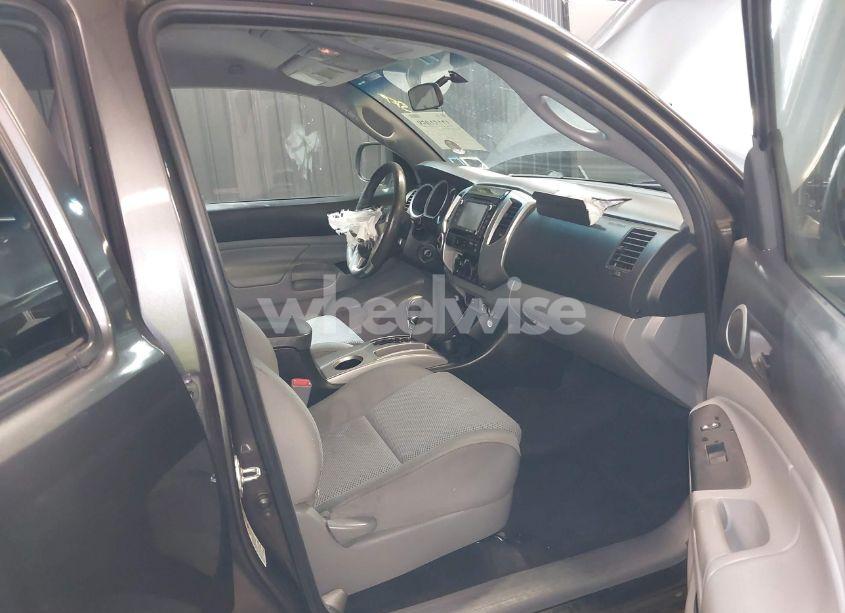 Photo 5 of 2014 Toyota Tacoma BASE V6 (VIN 3TMLU4EN2EM152668)