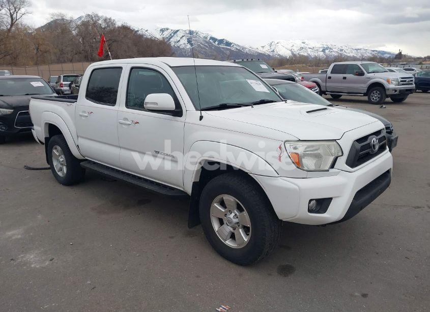 2015 Toyota Tacoma BASE V6 (VIN 3TMLU4EN2FM176180) main photo