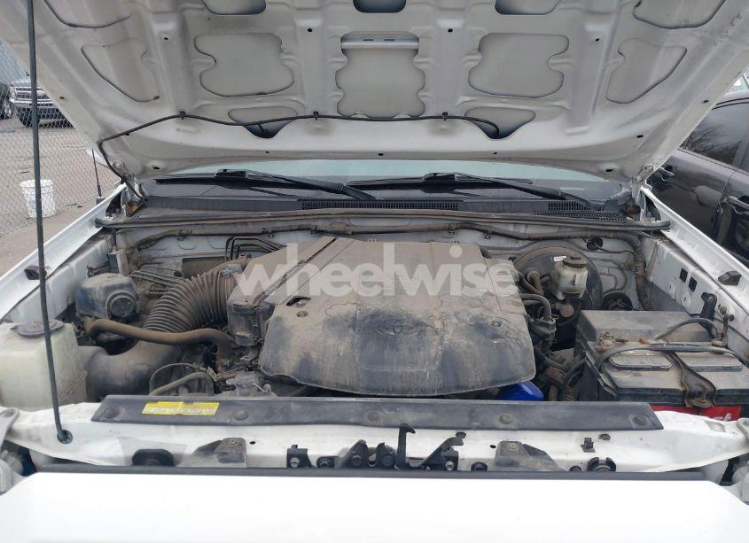 Photo 10 of 2015 Toyota Tacoma BASE V6 (VIN 3TMLU4EN2FM176180)