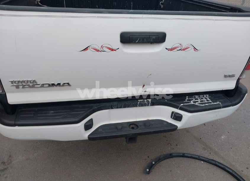 Photo 6 of 2015 Toyota Tacoma BASE V6 (VIN 3TMLU4EN2FM176180)