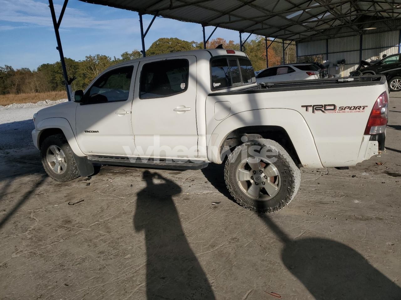 Photo 2 of 2015 TOYOTA TACOMA DOUBLE CAB (VIN 3TMLU4EN2FM182321)