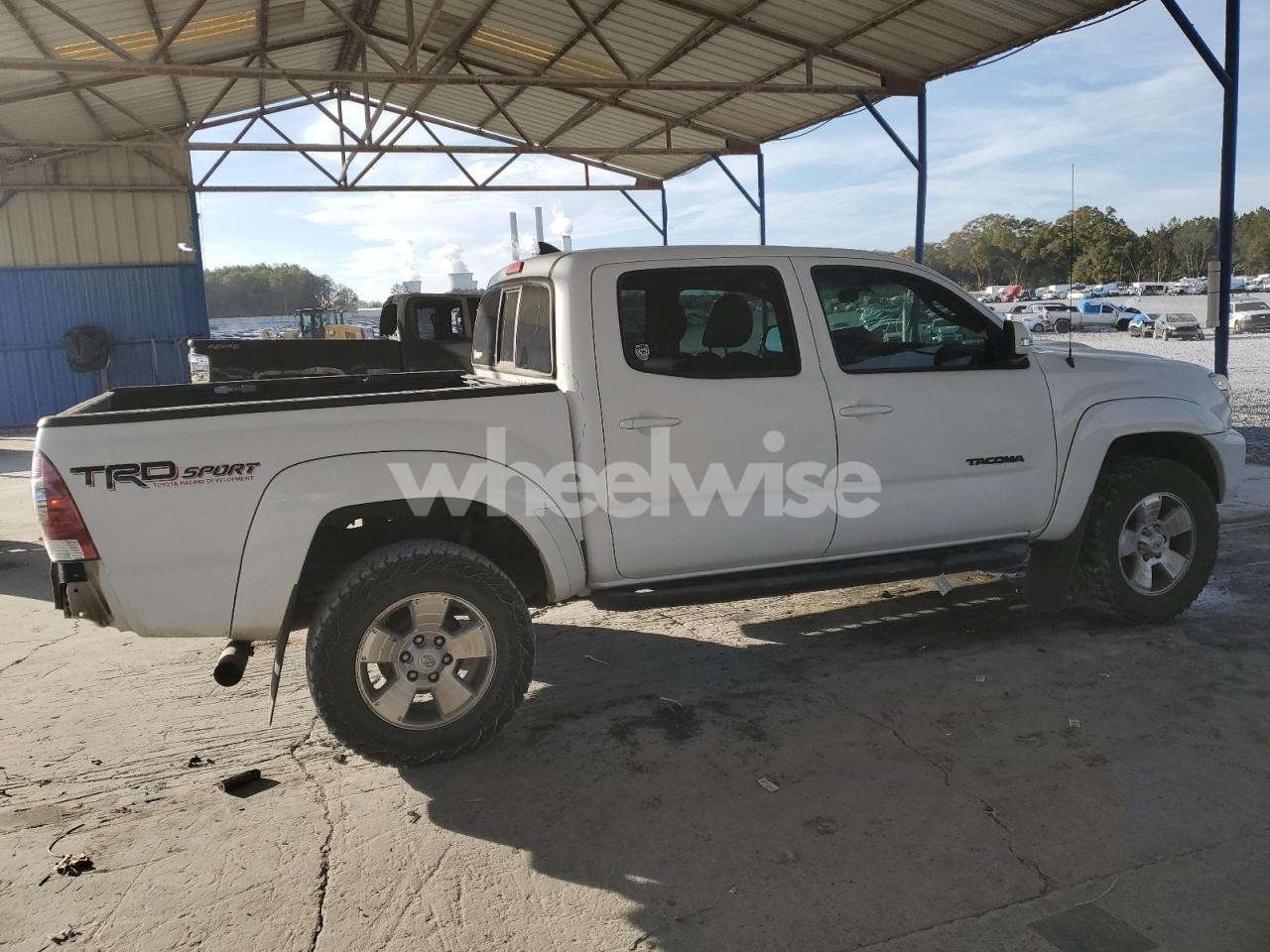 Photo 3 of 2015 TOYOTA TACOMA DOUBLE CAB (VIN 3TMLU4EN2FM182321)