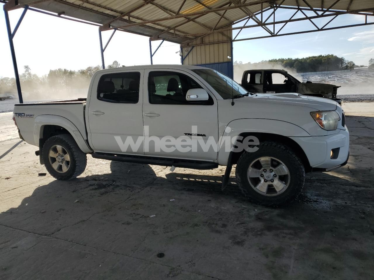 Photo 4 of 2015 TOYOTA TACOMA DOUBLE CAB (VIN 3TMLU4EN2FM182321)