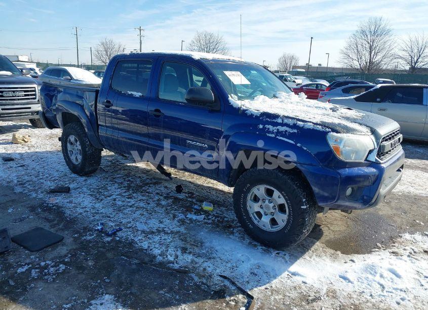 2015 Toyota Tacoma BASE V6 (VIN 3TMLU4EN2FM194047) main photo