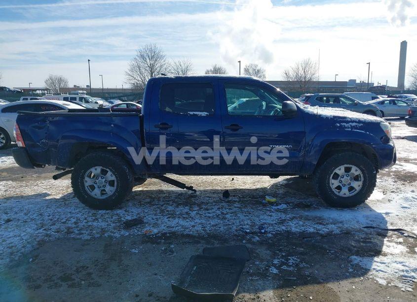 Photo 13 of 2015 Toyota Tacoma BASE V6 (VIN 3TMLU4EN2FM194047)