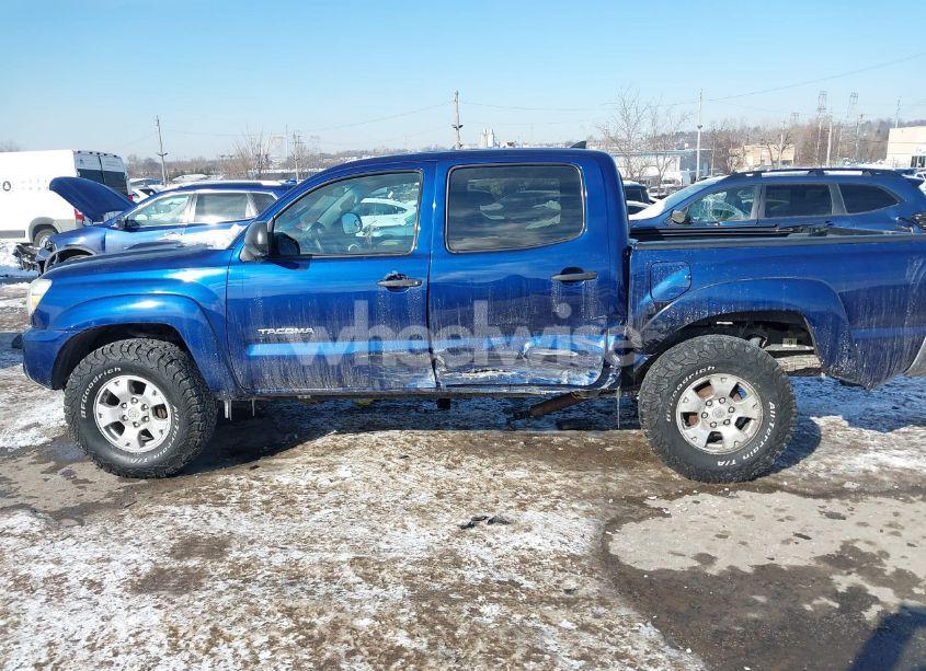 Photo 14 of 2015 Toyota Tacoma BASE V6 (VIN 3TMLU4EN2FM194047)
