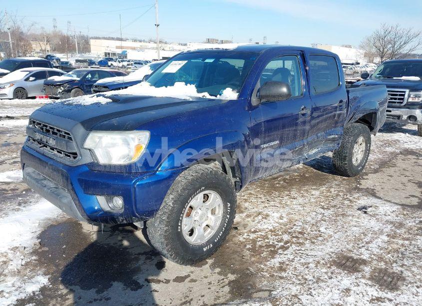 Photo 2 of 2015 Toyota Tacoma BASE V6 (VIN 3TMLU4EN2FM194047)