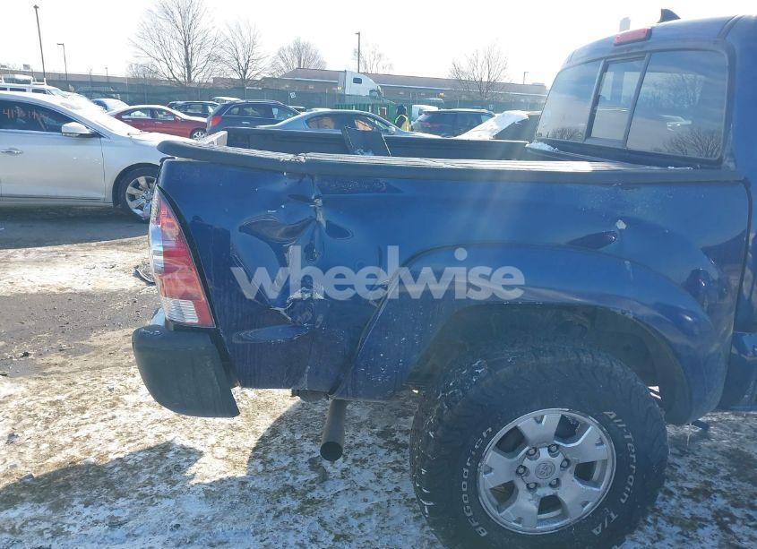 Photo 6 of 2015 Toyota Tacoma BASE V6 (VIN 3TMLU4EN2FM194047)