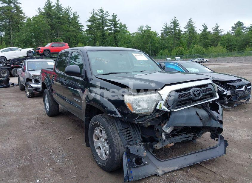 2015 Toyota Tacoma BASE V6 (VIN 3TMLU4EN2FM202275) main photo