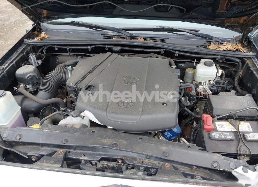 Photo 10 of 2015 Toyota Tacoma BASE V6 (VIN 3TMLU4EN2FM202275)