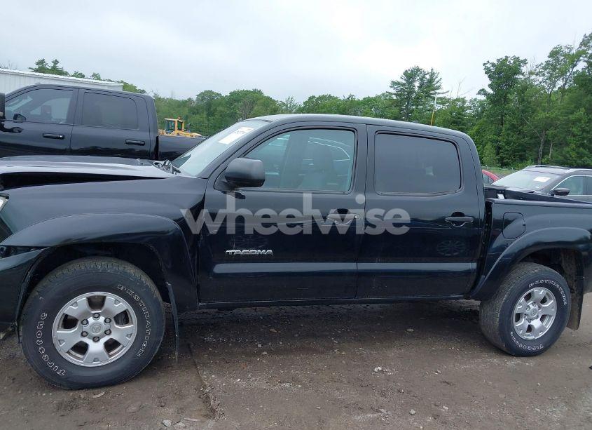 Photo 14 of 2015 Toyota Tacoma BASE V6 (VIN 3TMLU4EN2FM202275)