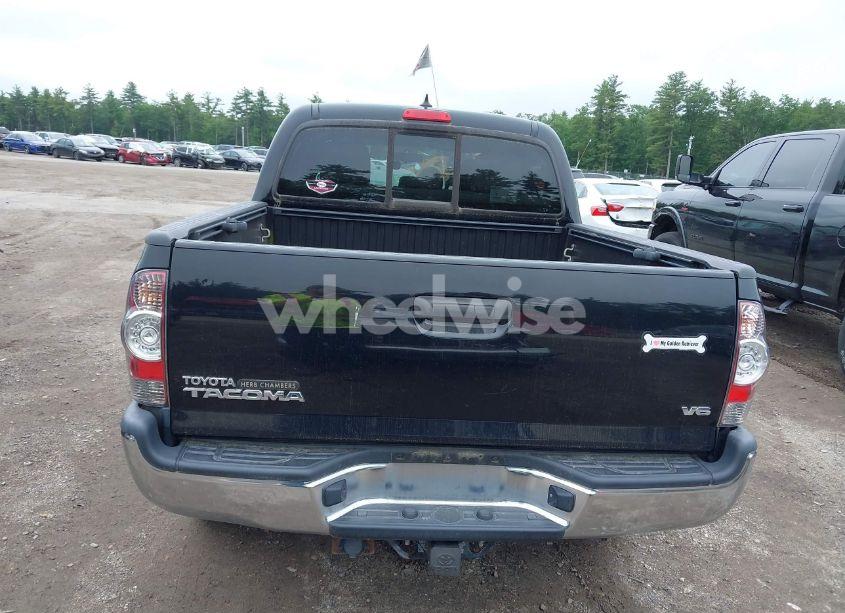 Photo 16 of 2015 Toyota Tacoma BASE V6 (VIN 3TMLU4EN2FM202275)