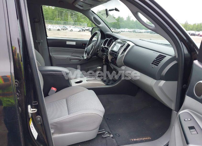 Photo 5 of 2015 Toyota Tacoma BASE V6 (VIN 3TMLU4EN2FM202275)