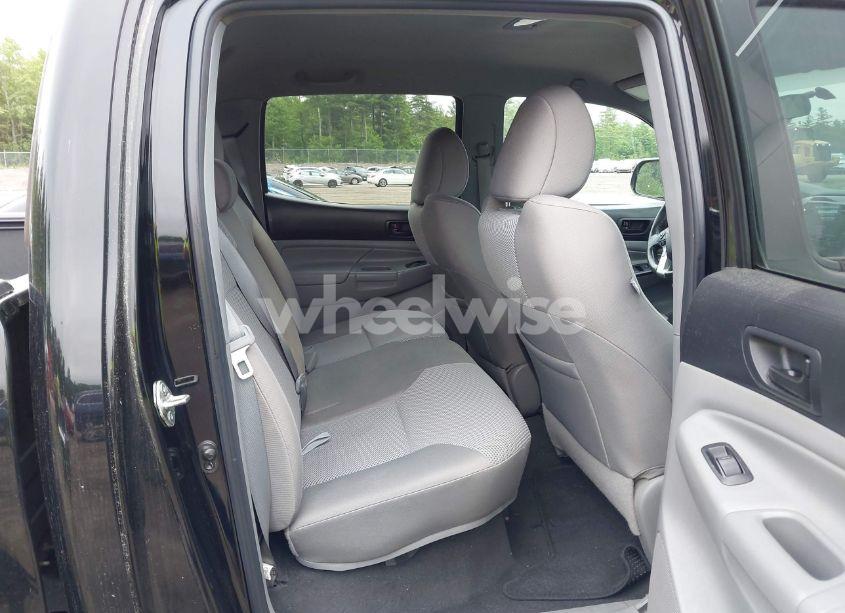Photo 8 of 2015 Toyota Tacoma BASE V6 (VIN 3TMLU4EN2FM202275)