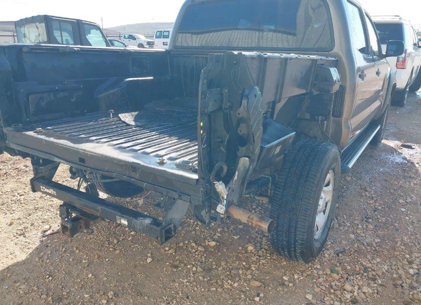 Photo 21 of 2010 Toyota Tacoma BASE V6 (VIN 3TMLU4EN3AM044263)