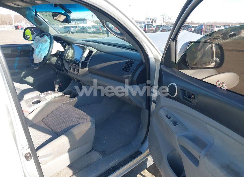 Photo 5 of 2010 Toyota Tacoma DOUBLE CAB (VIN 3TMLU4EN3AM044473)