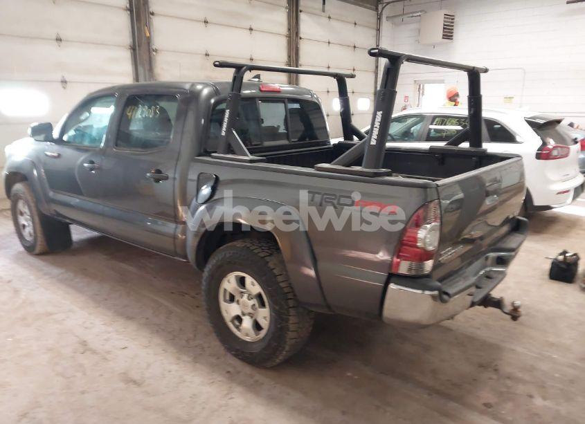 Photo 3 of 2014 Toyota Tacoma BASE V6 (VIN 3TMLU4EN3EM151917)