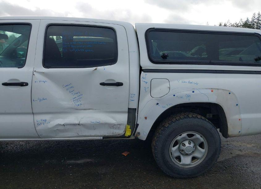 Photo 19 of 2014 Toyota Tacoma BASE V6 (VIN 3TMLU4EN3EM157989)