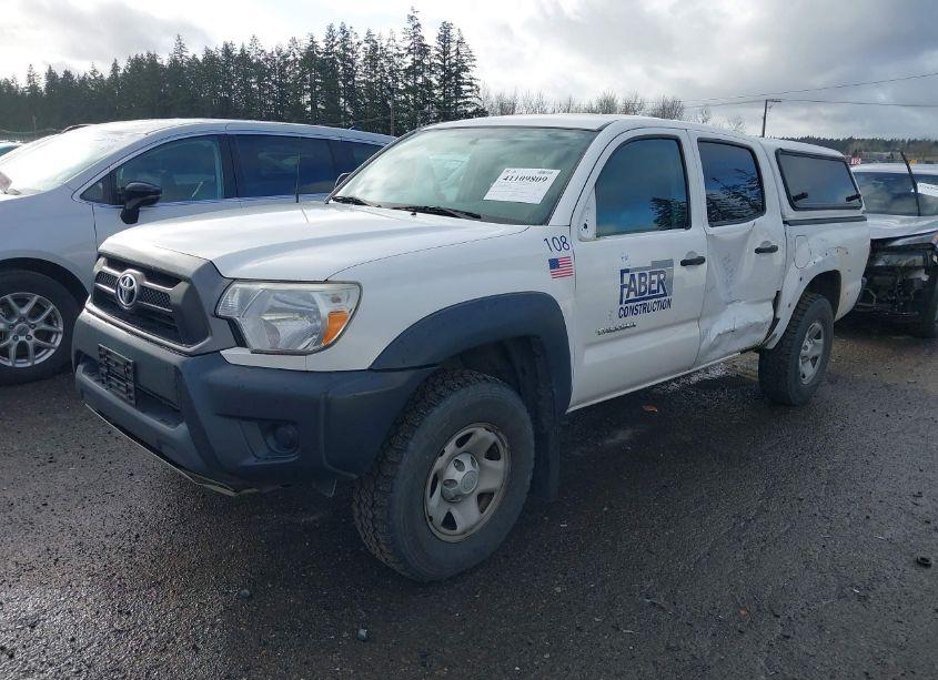 Photo 2 of 2014 Toyota Tacoma BASE V6 (VIN 3TMLU4EN3EM157989)