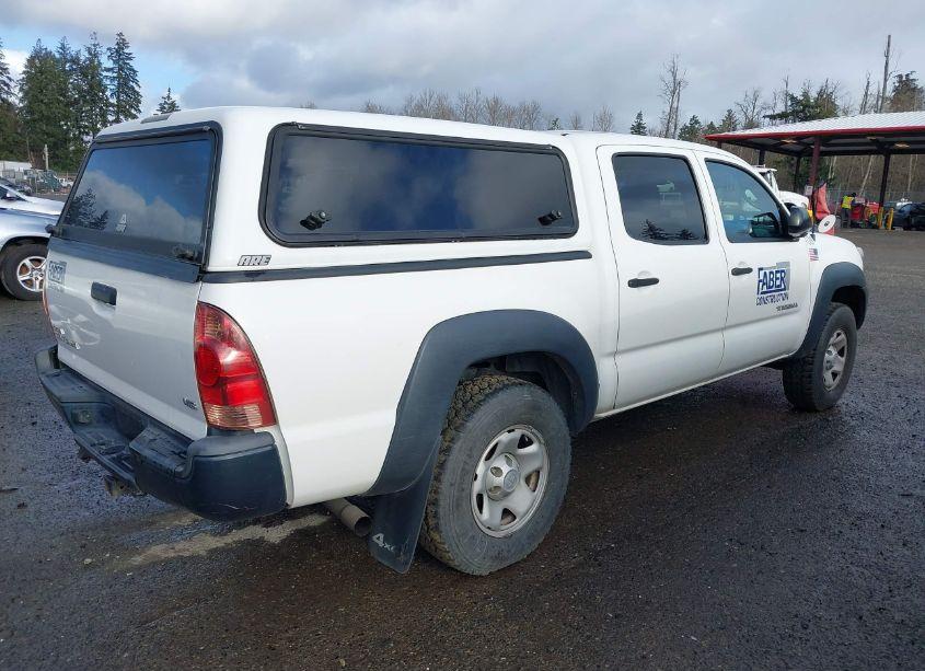 Photo 4 of 2014 Toyota Tacoma BASE V6 (VIN 3TMLU4EN3EM157989)
