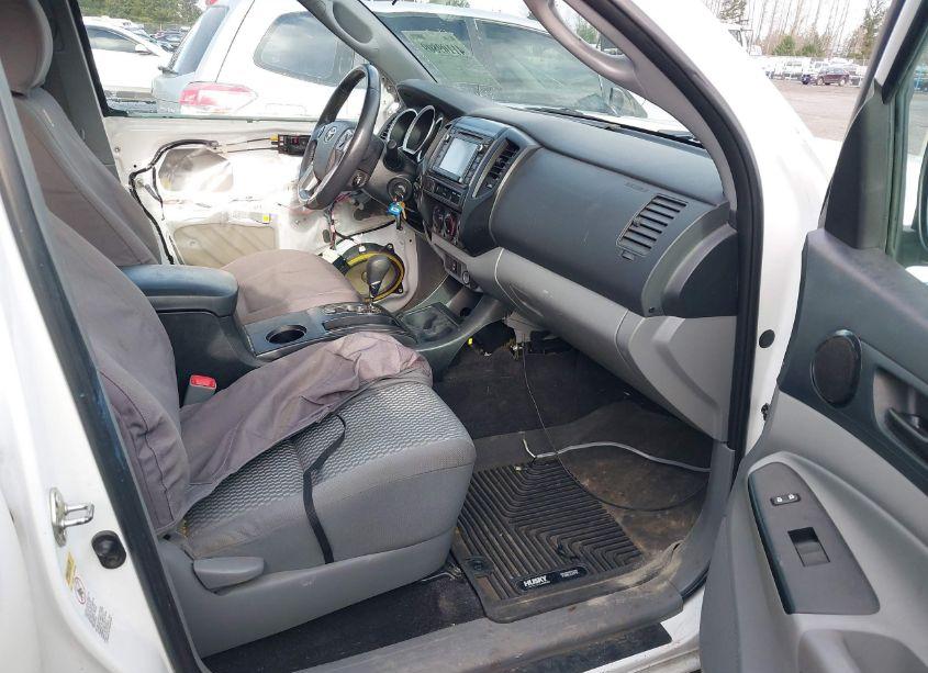 Photo 5 of 2014 Toyota Tacoma BASE V6 (VIN 3TMLU4EN3EM157989)
