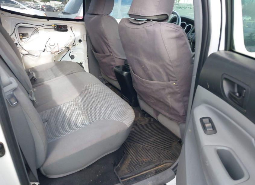 Photo 8 of 2014 Toyota Tacoma BASE V6 (VIN 3TMLU4EN3EM157989)