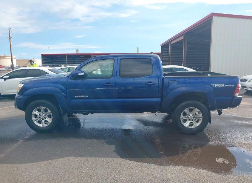 Photo 14 of 2015 Toyota Tacoma BASE V6/BASE V6 (M6)/TRD PRO (VIN 3TMLU4EN3FM187222)