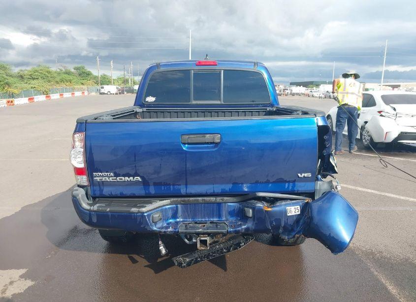 Photo 16 of 2015 Toyota Tacoma BASE V6/BASE V6 (M6)/TRD PRO (VIN 3TMLU4EN3FM187222)