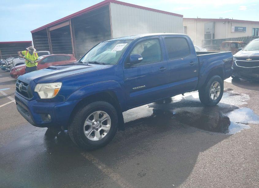 Photo 2 of 2015 Toyota Tacoma BASE V6/BASE V6 (M6)/TRD PRO (VIN 3TMLU4EN3FM187222)