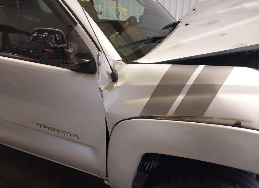 Photo 17 of 2010 Toyota Tacoma DOUBLE CAB (VIN 3TMLU4EN4AM051349)