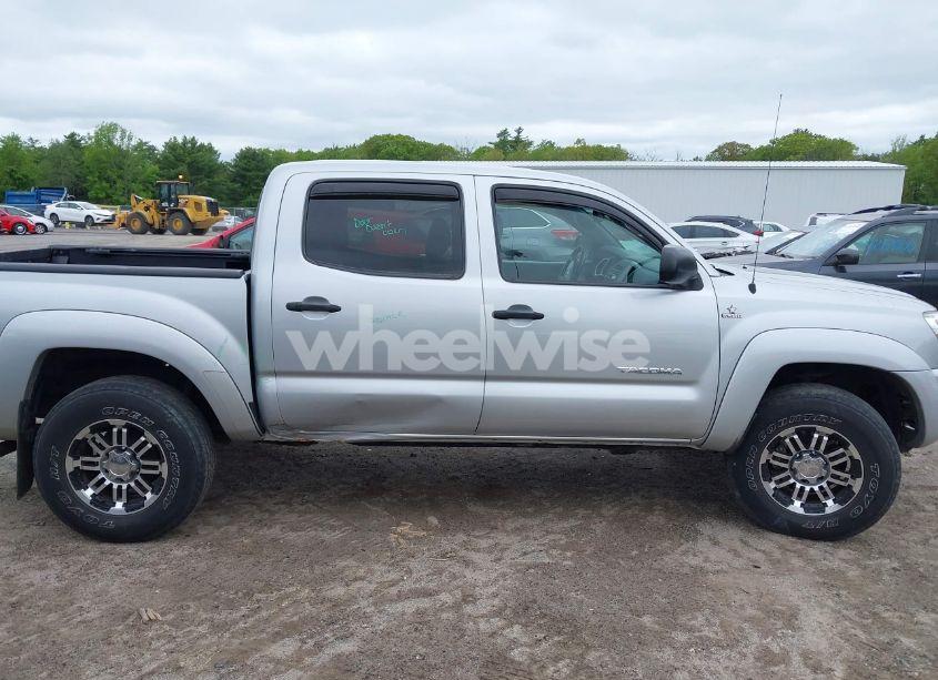 Photo 14 of 2011 Toyota Tacoma BASE V6 (VIN 3TMLU4EN4BM069898)