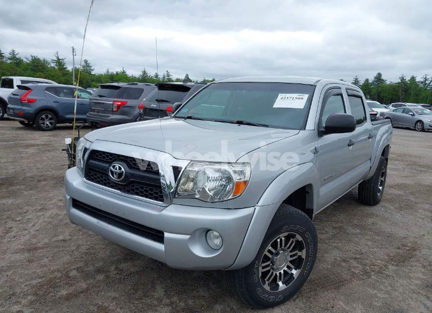 Photo 2 of 2011 Toyota Tacoma BASE V6 (VIN 3TMLU4EN4BM069898)