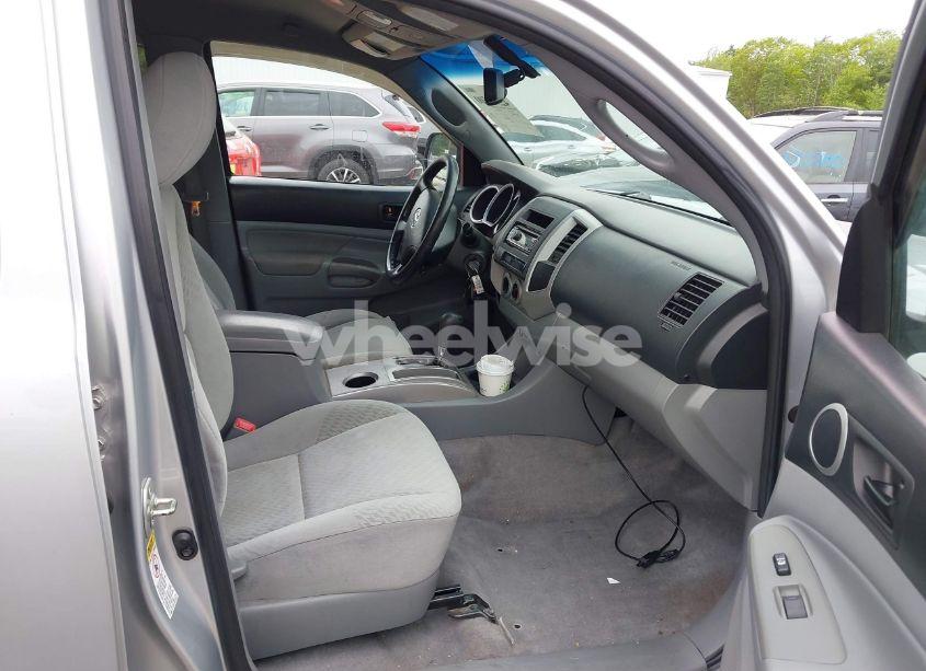 Photo 5 of 2011 Toyota Tacoma BASE V6 (VIN 3TMLU4EN4BM069898)