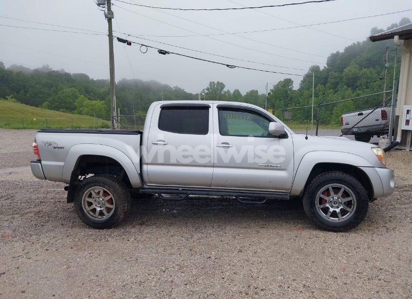 Photo 13 of 2011 Toyota Tacoma BASE V6 (VIN 3TMLU4EN4BM076284)