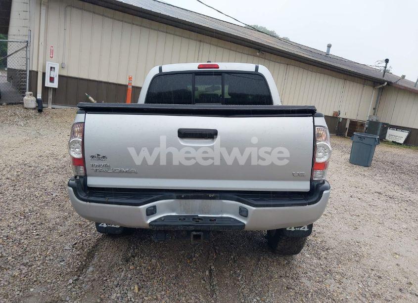 Photo 16 of 2011 Toyota Tacoma BASE V6 (VIN 3TMLU4EN4BM076284)
