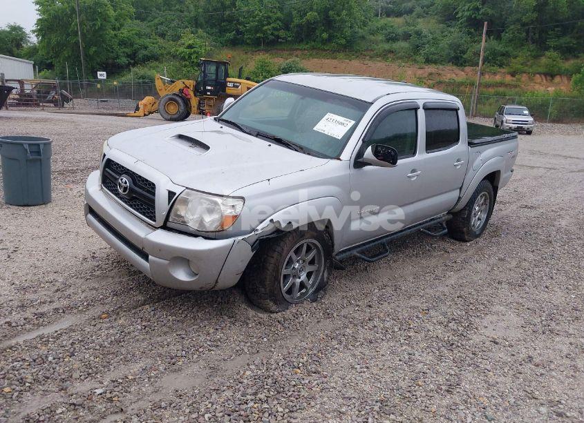 Photo 2 of 2011 Toyota Tacoma BASE V6 (VIN 3TMLU4EN4BM076284)