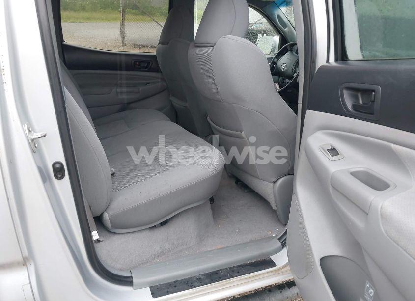 Photo 8 of 2011 Toyota Tacoma BASE V6 (VIN 3TMLU4EN4BM076284)