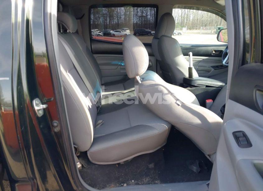 Photo 8 of 2013 Toyota Tacoma DOUBLE CAB (VIN 3TMLU4EN4DM110985)