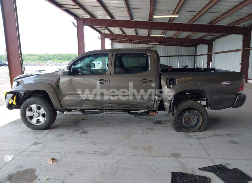 Photo 13 of 2013 Toyota Tacoma BASE V6 (VIN 3TMLU4EN4DM118438)