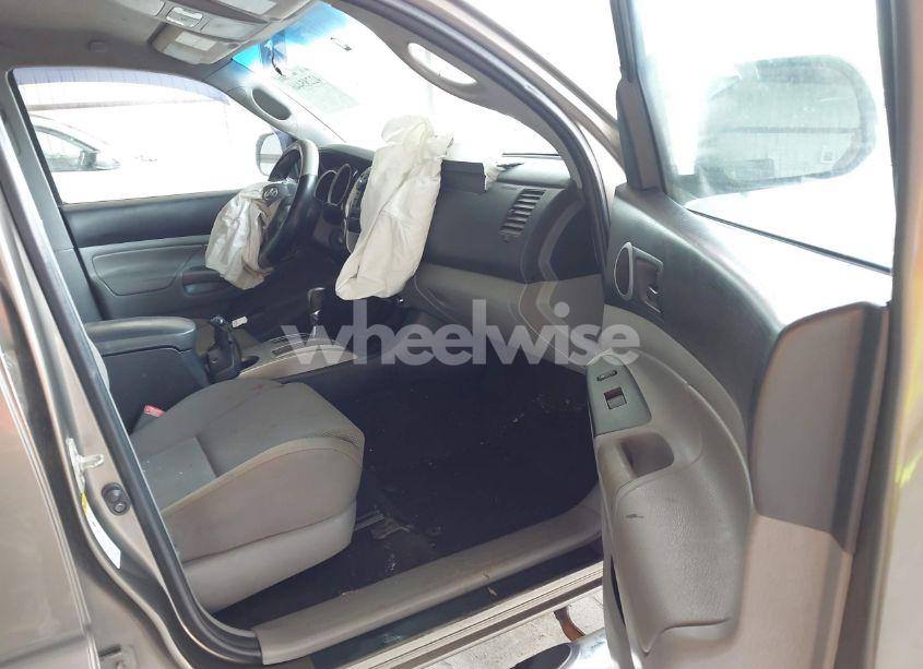 Photo 5 of 2013 Toyota Tacoma BASE V6 (VIN 3TMLU4EN4DM118438)