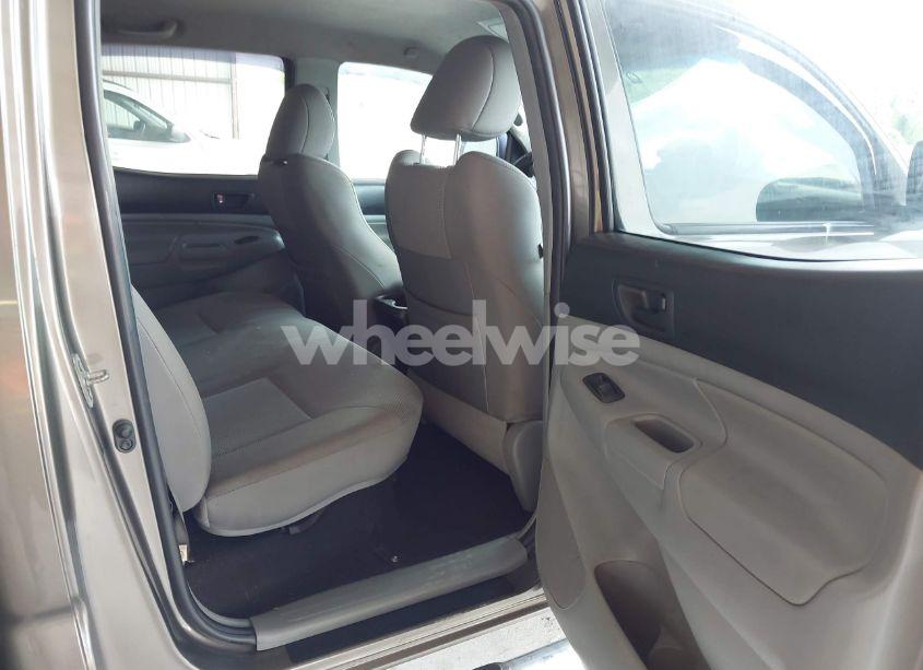 Photo 8 of 2013 Toyota Tacoma BASE V6 (VIN 3TMLU4EN4DM118438)