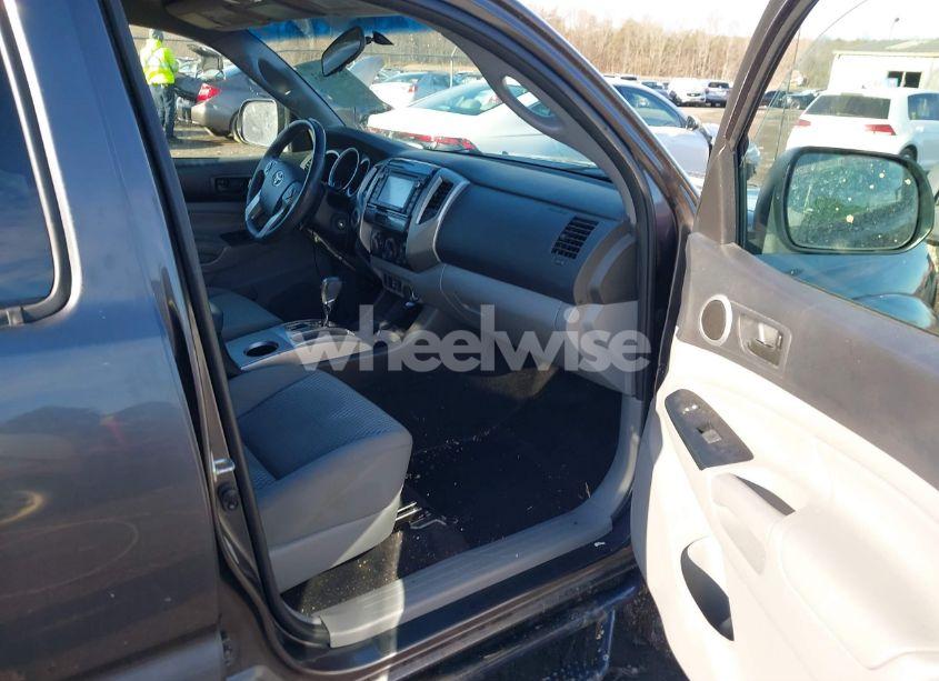 Photo 5 of 2014 Toyota Tacoma BASE V6 (VIN 3TMLU4EN4EM159704)