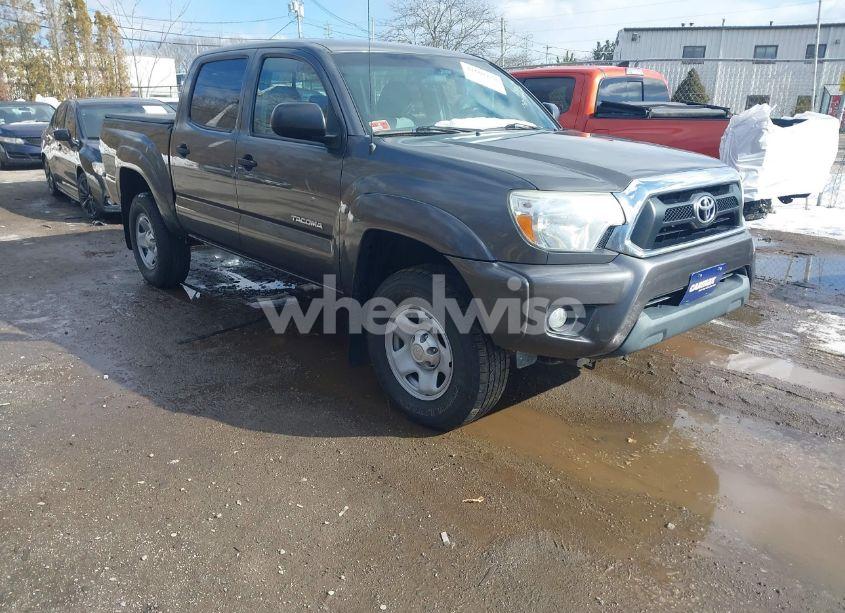 2015 Toyota Tacoma BASE V6 (VIN 3TMLU4EN4FM191277) main photo