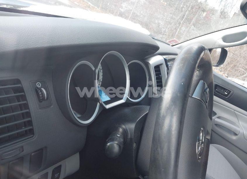 Photo 14 of 2015 Toyota Tacoma BASE V6 (VIN 3TMLU4EN4FM191277)
