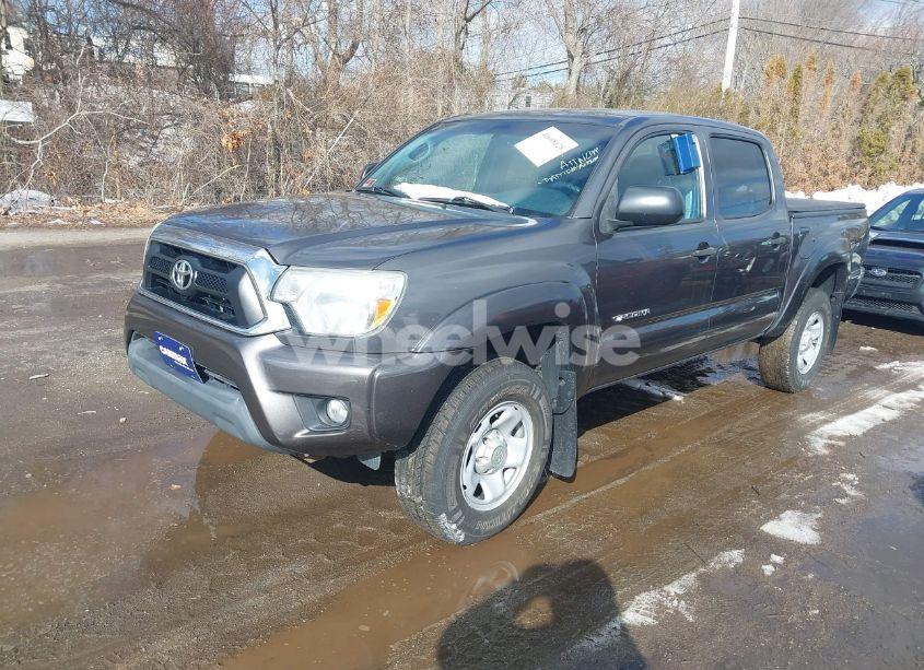 Photo 2 of 2015 Toyota Tacoma BASE V6 (VIN 3TMLU4EN4FM191277)