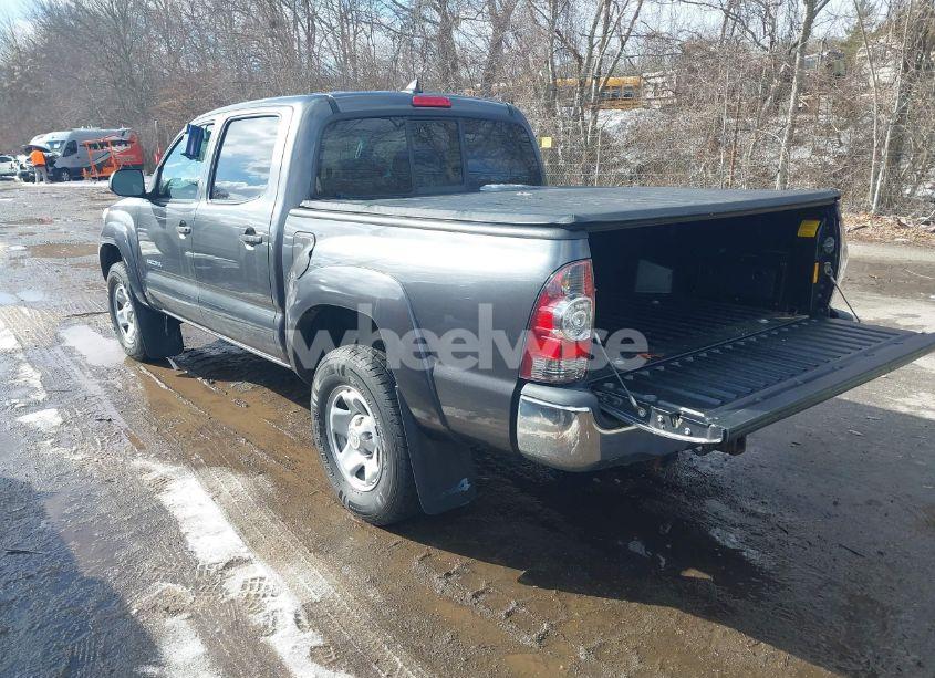 Photo 3 of 2015 Toyota Tacoma BASE V6 (VIN 3TMLU4EN4FM191277)